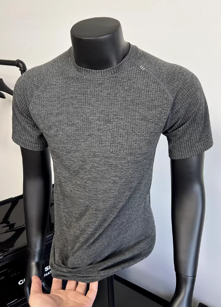 Tight fitting men's short sleeves